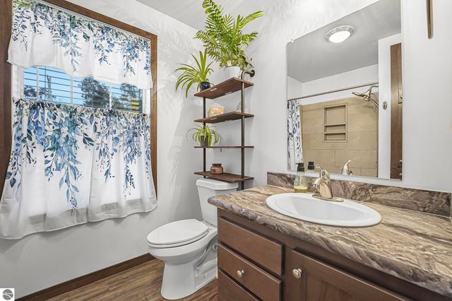 2082 S Mackinaw Trail, Cadillac, MI 49601