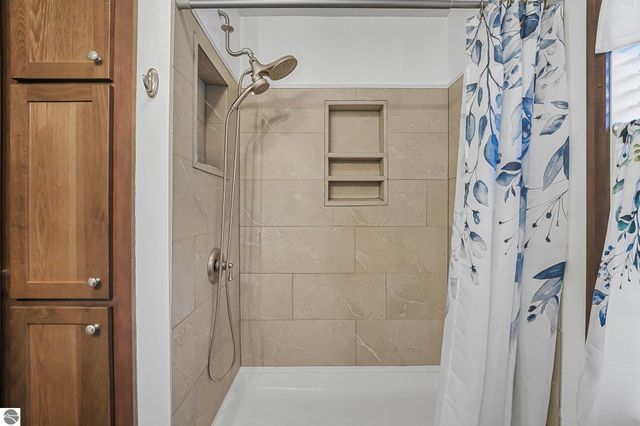 2082 S Mackinaw Trail, Cadillac, MI 49601