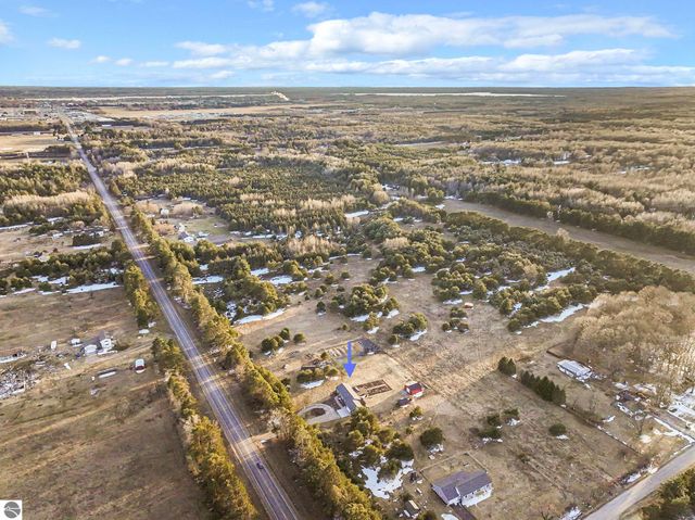 2082 S Mackinaw Trail, Cadillac, MI 49601