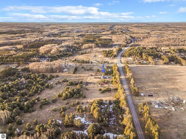 2082 S Mackinaw Trail, Cadillac, MI 49601