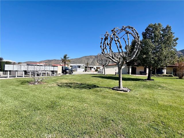 827 Deerwood Drive, San Jacinto, CA 92583