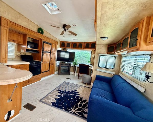 827 Deerwood Drive, San Jacinto, CA 92583
