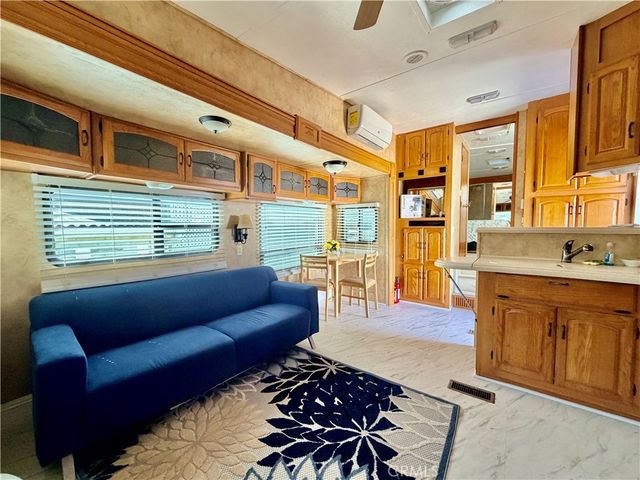 827 Deerwood Drive, San Jacinto, CA 92583