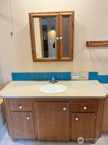 211 7th Street NE, Long Beach, WA 98631