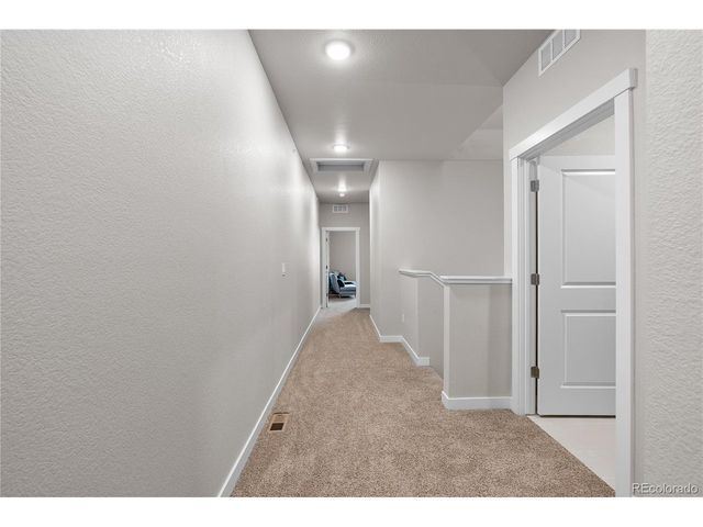 350 High Point Dr C103, Longmont, CO 80504