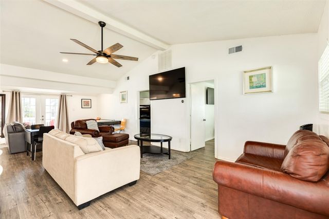 16725 Edward Teach Road, Jamaica Beach, TX 77554