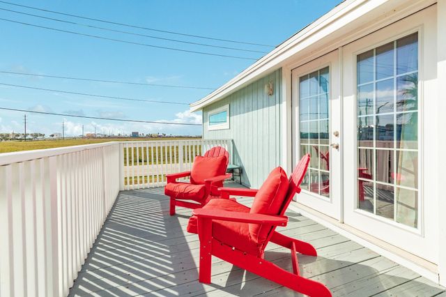 16725 Edward Teach Road, Jamaica Beach, TX 77554