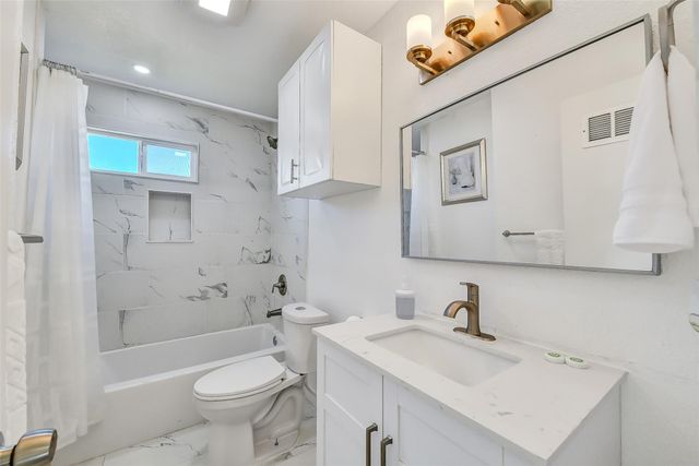 16725 Edward Teach Road, Jamaica Beach, TX 77554