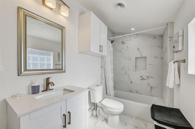 16725 Edward Teach Road, Jamaica Beach, TX 77554