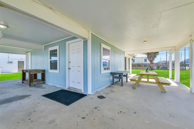 16725 Edward Teach Road, Jamaica Beach, TX 77554