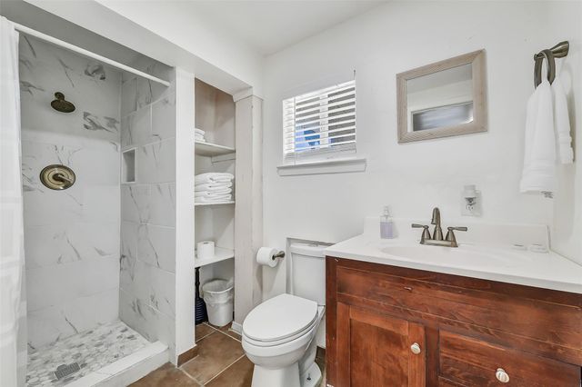 16725 Edward Teach Road, Jamaica Beach, TX 77554