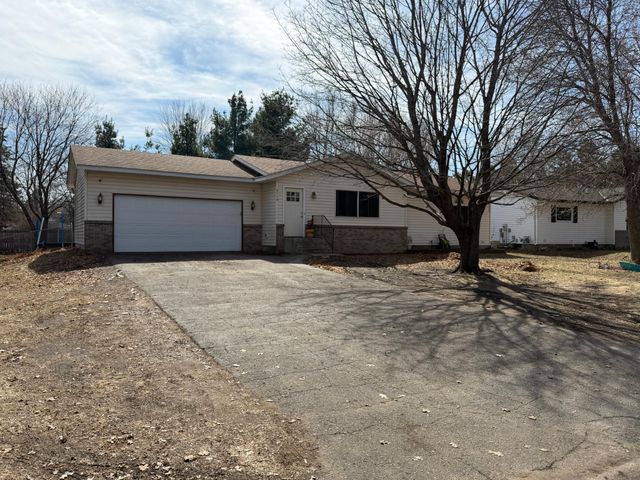 6119 Red Fox Run, North Branch, MN 55056