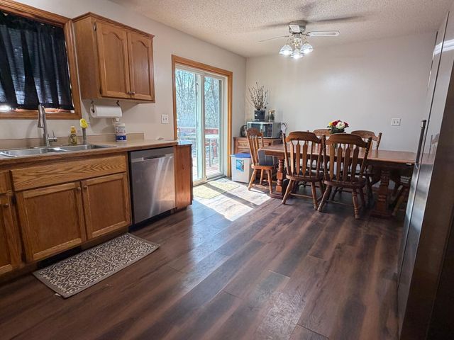 6119 Red Fox Run, North Branch, MN 55056