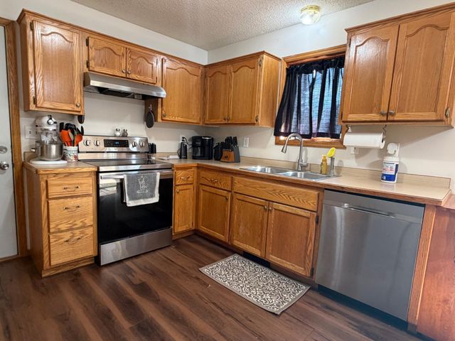 6119 Red Fox Run, North Branch, MN 55056