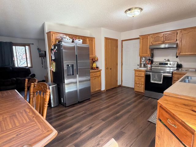 6119 Red Fox Run, North Branch, MN 55056