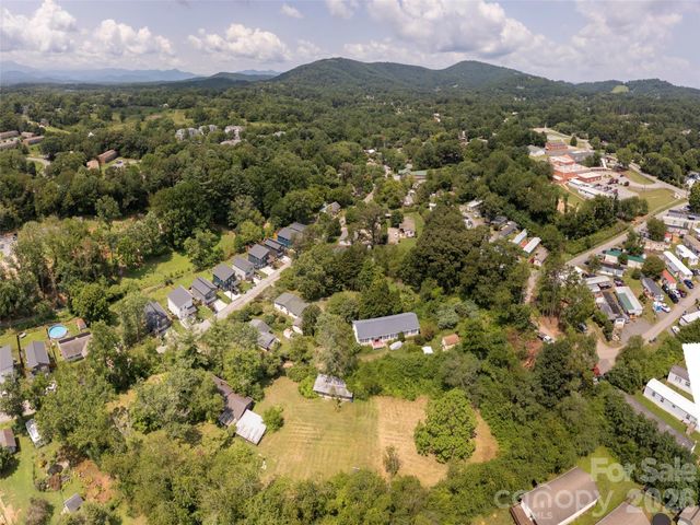 11 Cub Road 4, Asheville, NC 28806
