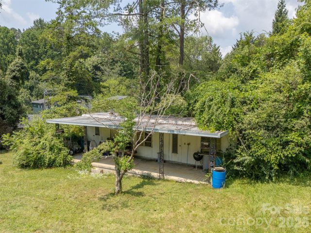 11 Cub Road 4, Asheville, NC 28806