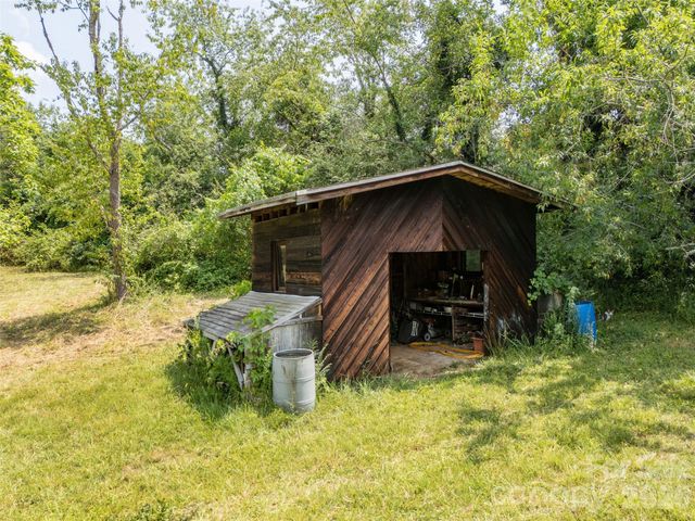 11 Cub Road 4, Asheville, NC 28806