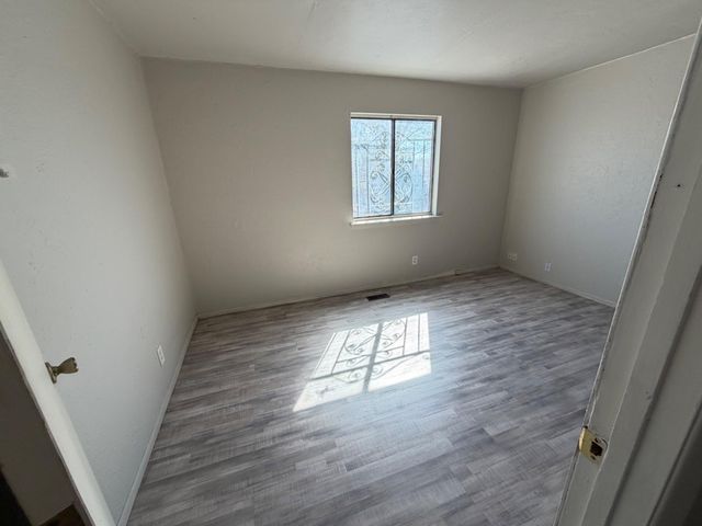 215 La Vida Nueva Del Oeste SW, Albuquerque, NM 87105