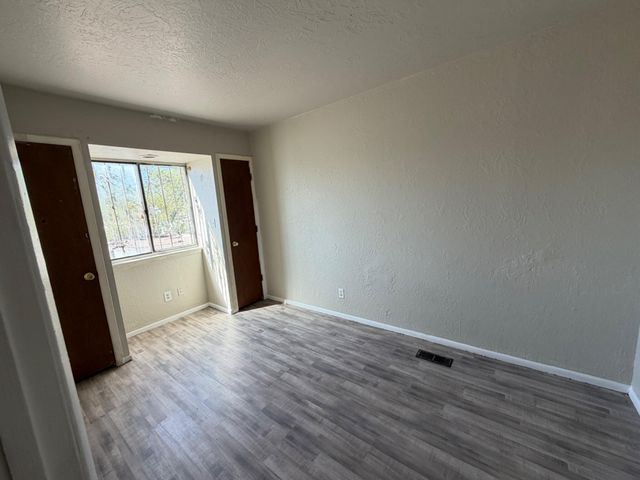 215 La Vida Nueva Del Oeste SW, Albuquerque, NM 87105