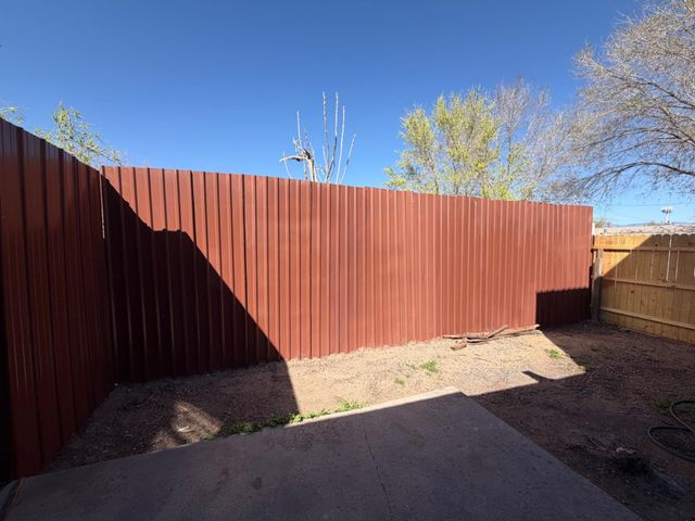 215 La Vida Nueva Del Oeste SW, Albuquerque, NM 87105