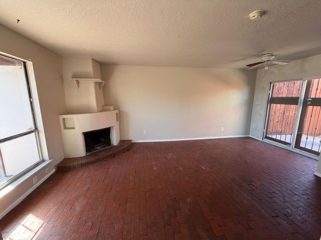 215 La Vida Nueva Del Oeste SW, Albuquerque, NM 87105