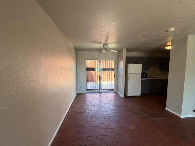 215 La Vida Nueva Del Oeste SW, Albuquerque, NM 87105