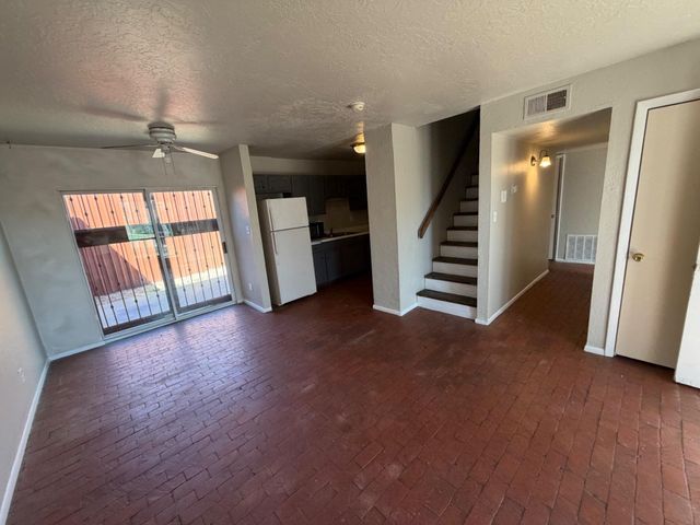 215 La Vida Nueva Del Oeste SW, Albuquerque, NM 87105