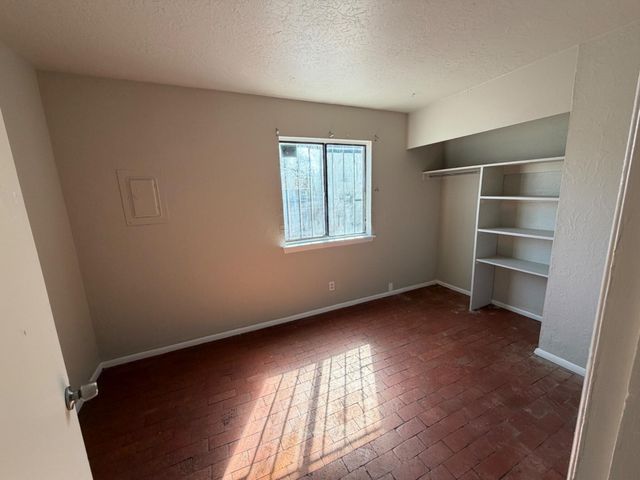 215 La Vida Nueva Del Oeste SW, Albuquerque, NM 87105