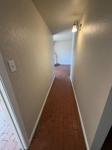 215 La Vida Nueva Del Oeste SW, Albuquerque, NM 87105