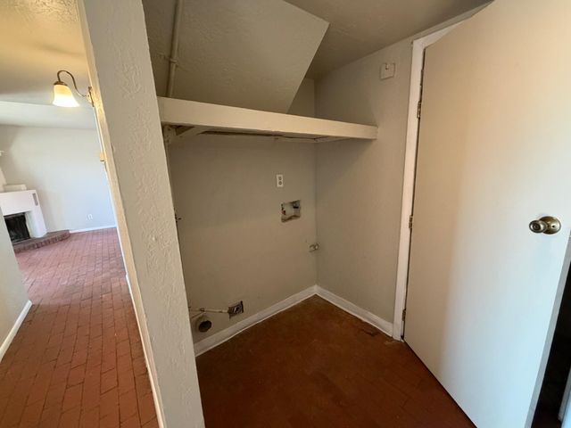 215 La Vida Nueva Del Oeste SW, Albuquerque, NM 87105