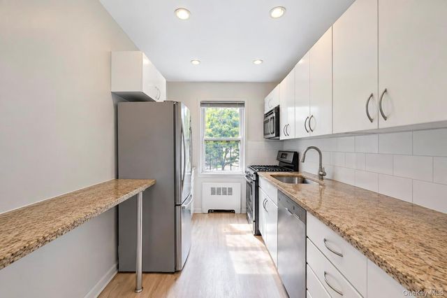 71-68 252nd Street 2B, Bellerose, NY 11426