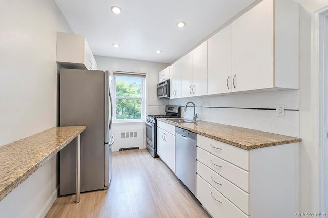 71-68 252nd Street 2B, Bellerose, NY 11426