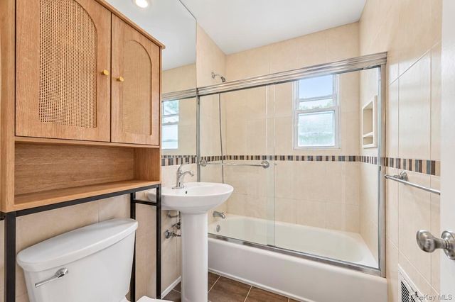 71-68 252nd Street 2B, Bellerose, NY 11426