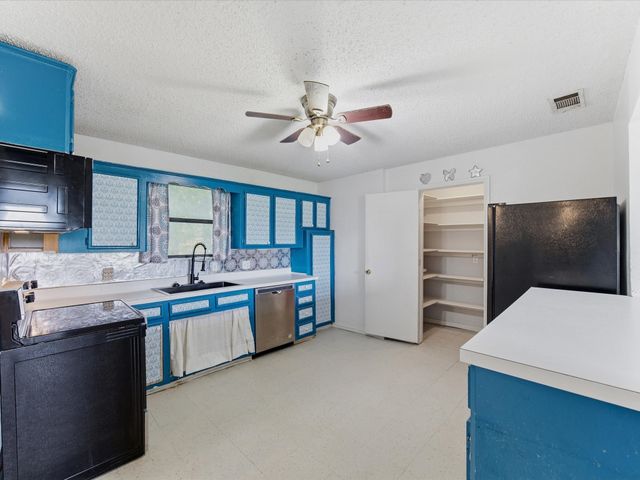 209 Pierce Drive, Mabank, TX 75156