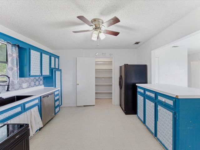 209 Pierce Drive, Mabank, TX 75156