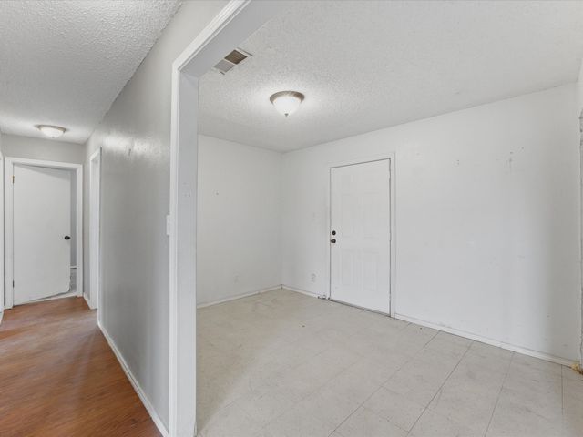 209 Pierce Drive, Mabank, TX 75156