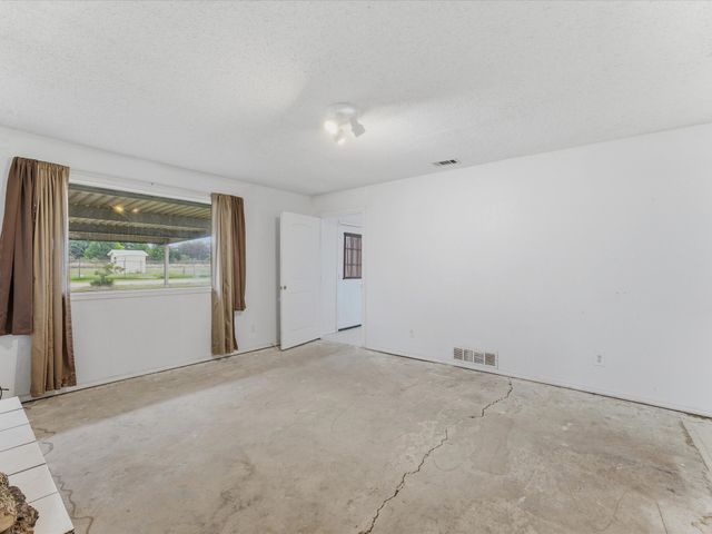 209 Pierce Drive, Mabank, TX 75156