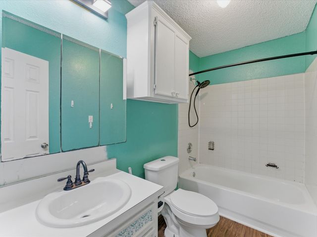 209 Pierce Drive, Mabank, TX 75156