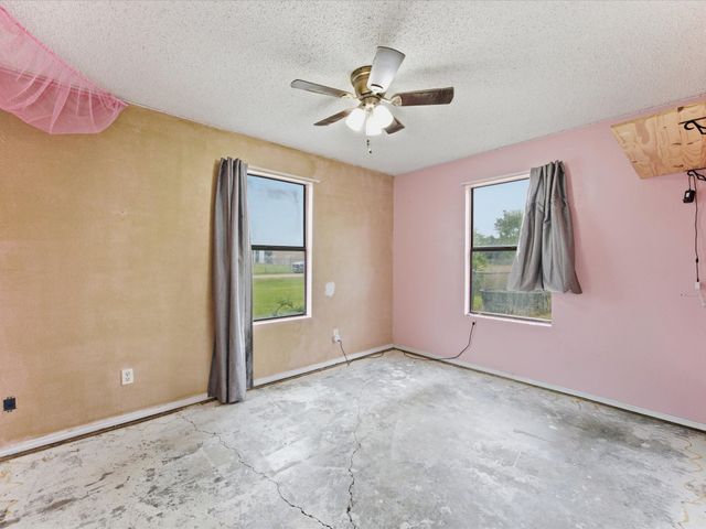 209 Pierce Drive, Mabank, TX 75156