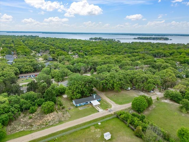 209 Pierce Drive, Mabank, TX 75156