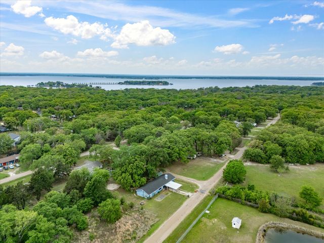 209 Pierce Drive, Mabank, TX 75156