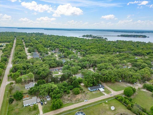 209 Pierce Drive, Mabank, TX 75156