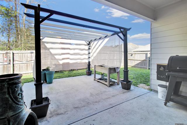 27955 Meadow Hill Ln, Denham Springs, LA 70726