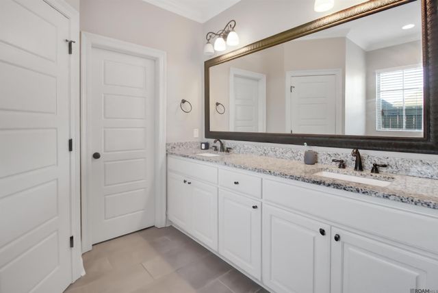 27955 Meadow Hill Ln, Denham Springs, LA 70726