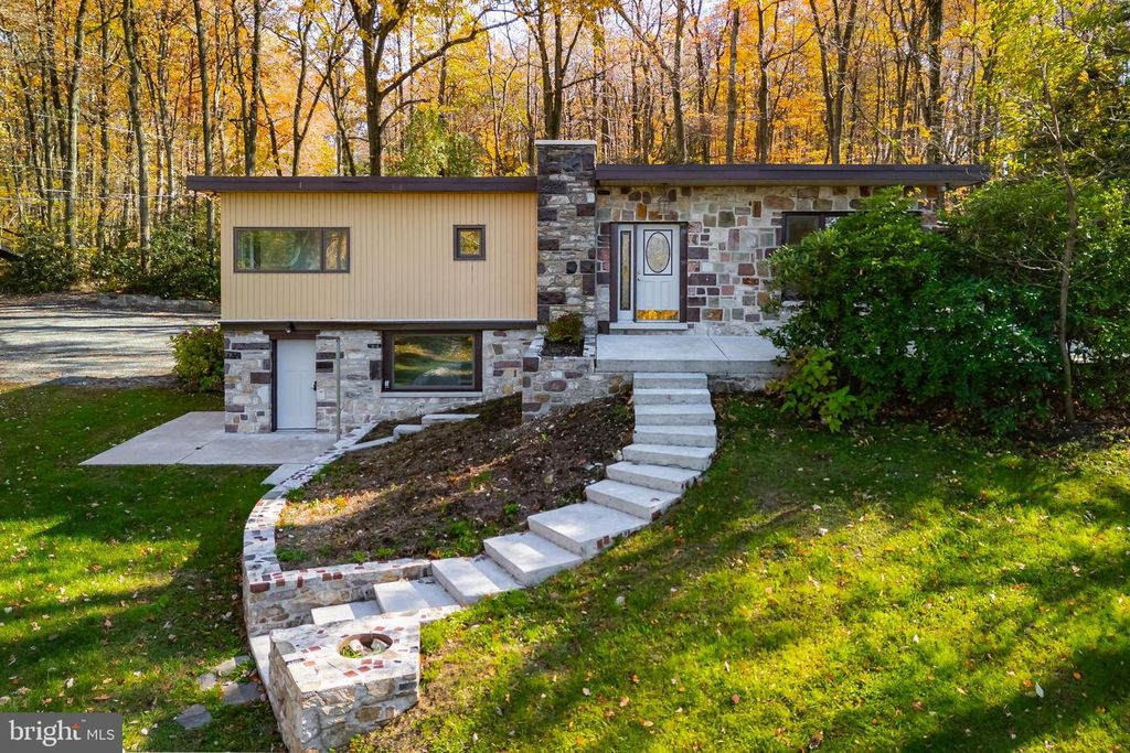 3211 PRICETOWN RD, Fleetwood, PA 19522
