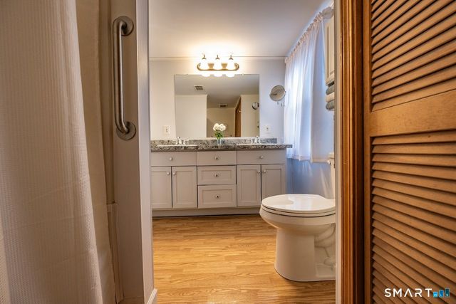 6 Lakeview Place, Middlefield, CT 06455