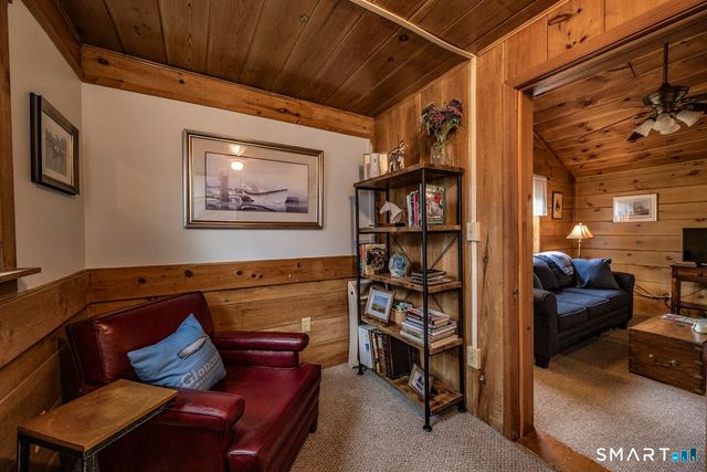 6 Lakeview Place, Middlefield, CT 06455