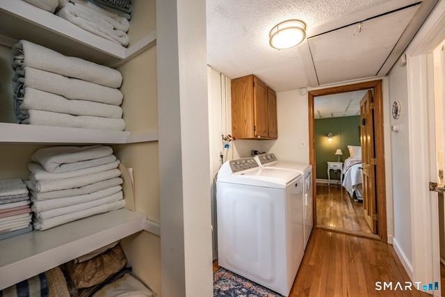 6 Lakeview Place, Middlefield, CT 06455