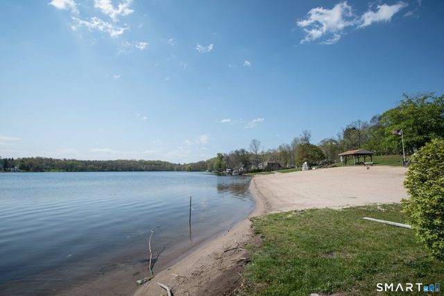 6 Lakeview Place, Middlefield, CT 06455